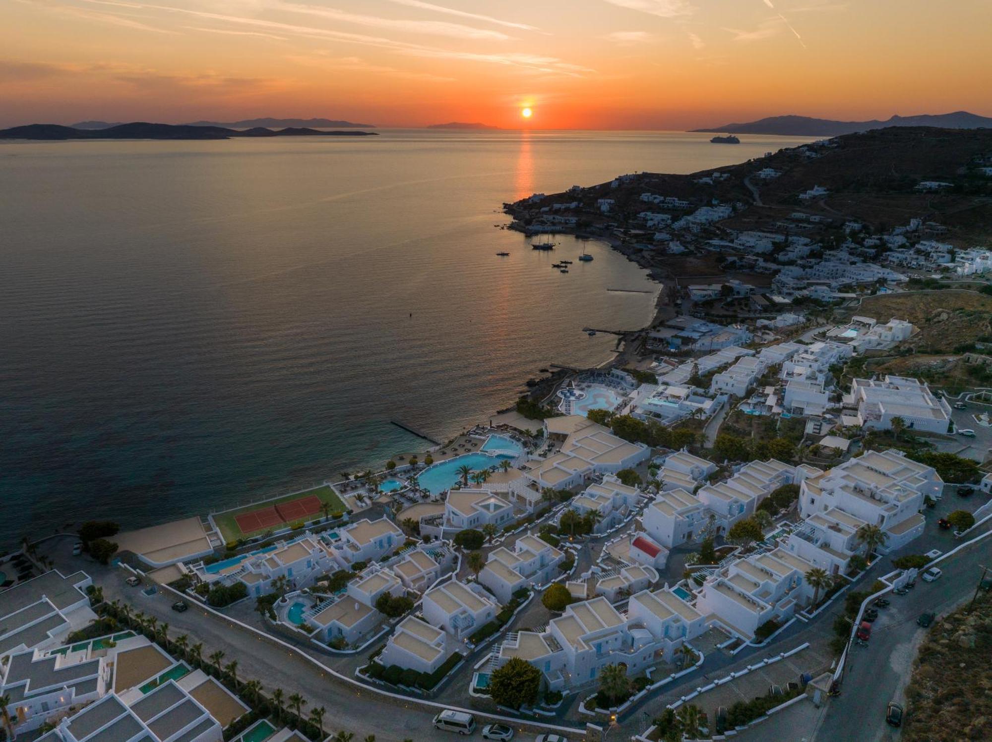 Saint John Hotel Villas & Spa Agios Ioannis Diakoftis Eksteriør bilde Sunset over Mykonos