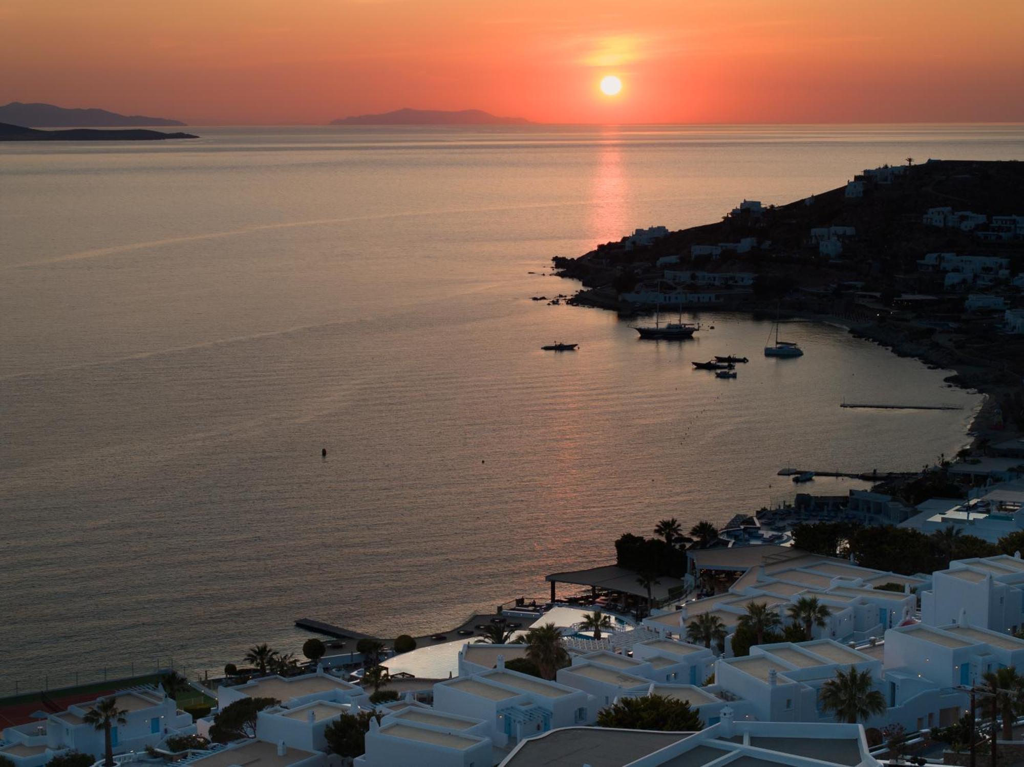 Saint John Hotel Villas & Spa Agios Ioannis Diakoftis Eksteriør bilde Sunset over Mykonos